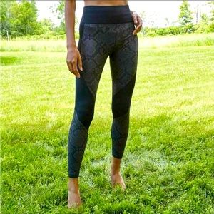 Joy lab classic snakeskin pattern leggings